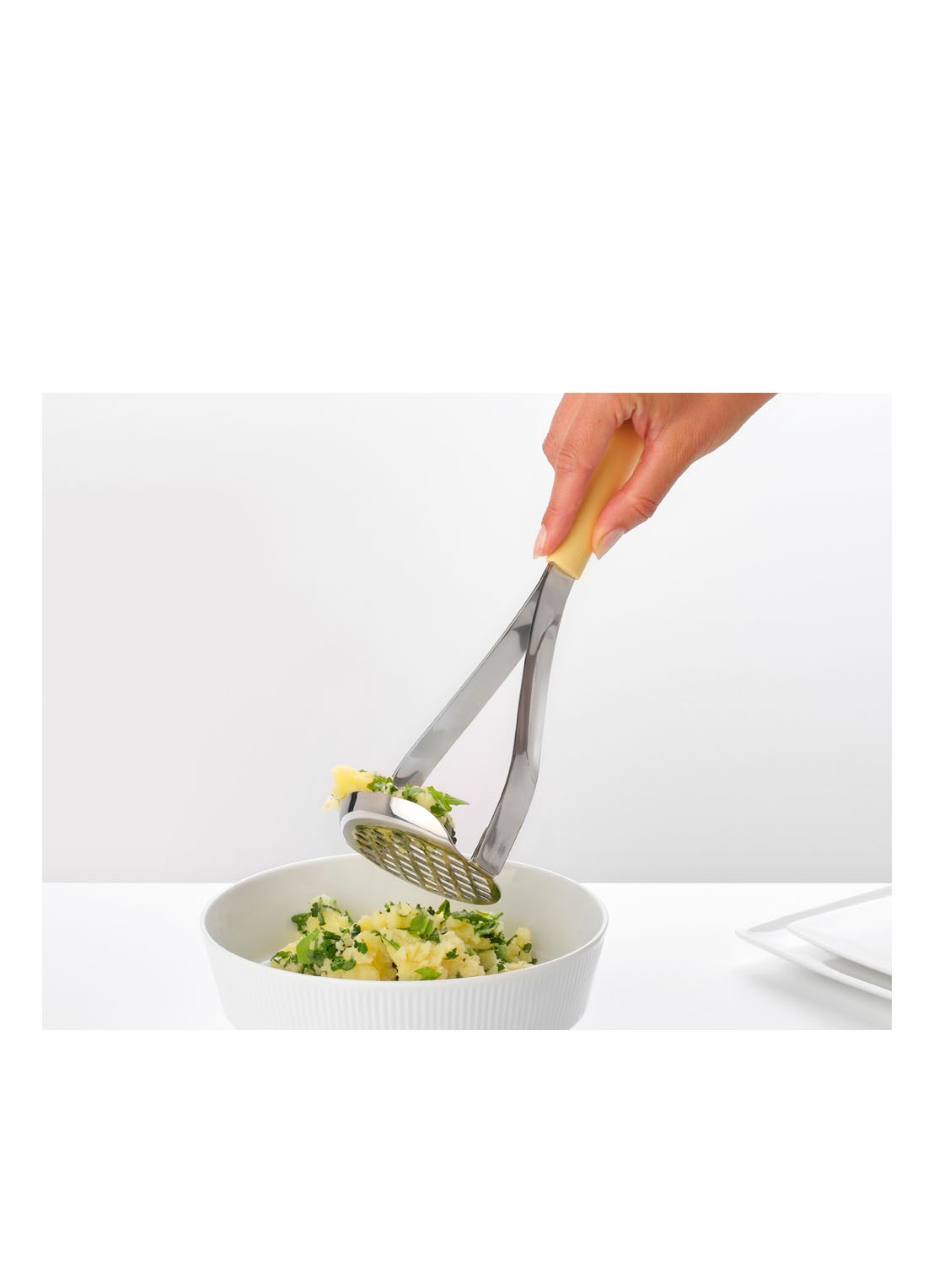 Brabantia Tasty+ pureestamper en lepel - detail 2 vanillegeel