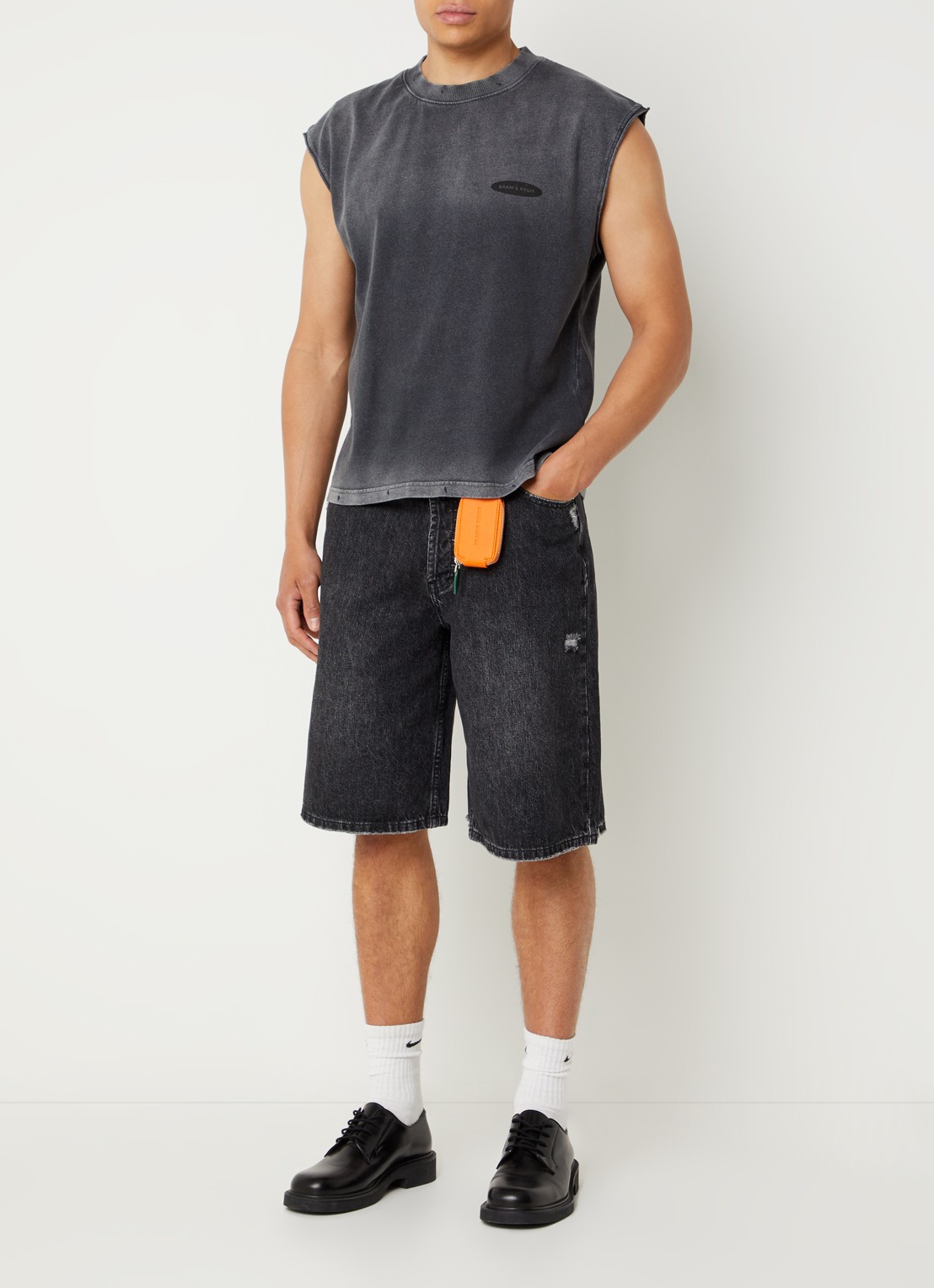 Bram's Fruit Disstressed tanktop met logo- en backprint - voorkant 4 antraciet