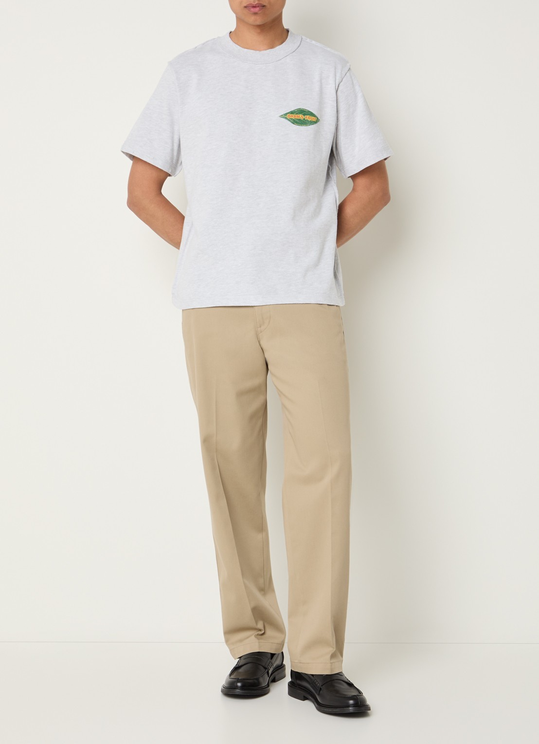 Bram's Fruit Distressed Leaf T-shirt met logo- en backprint - voorkant 4 grijsmele