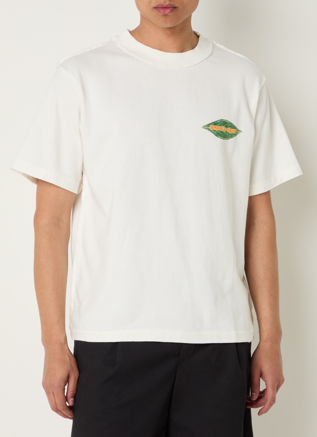 Bram's Fruit Distressed Leaf T-shirt met logo- en backprint - achterkant 3 gebroken wit