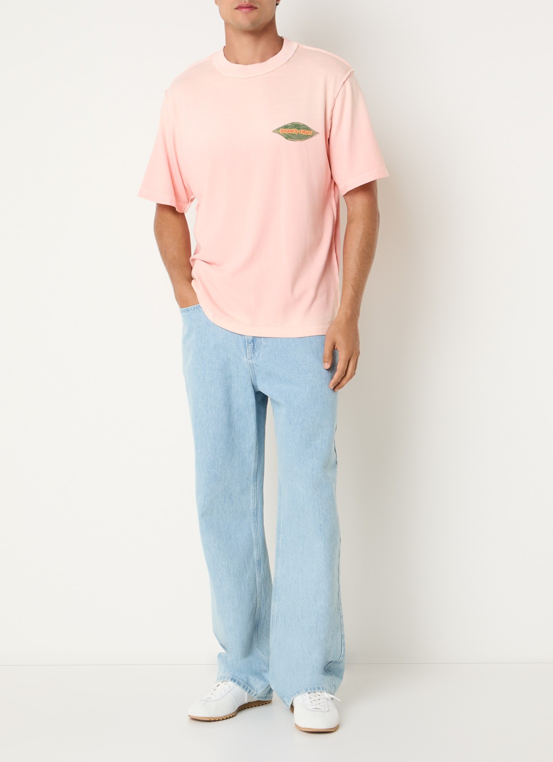 Bram's Fruit Distressed Leaf T-shirt met logo- en backprint - voorkant 4 roze