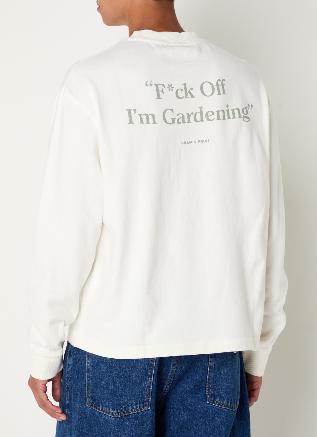 Bram's Fruit F*ck off sweater met logo- en backprint - detail 2 gebroken wit