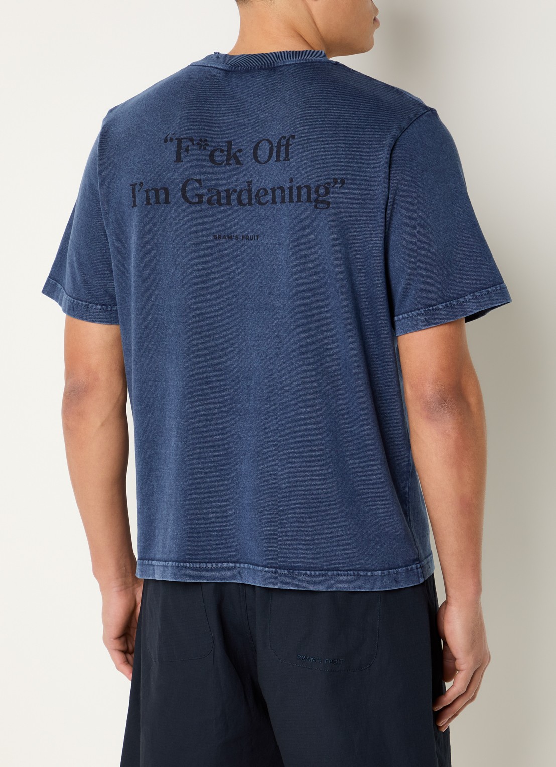 Bram's Fruit F*ck Off T-shirt met logo- en backprint - detail indigo