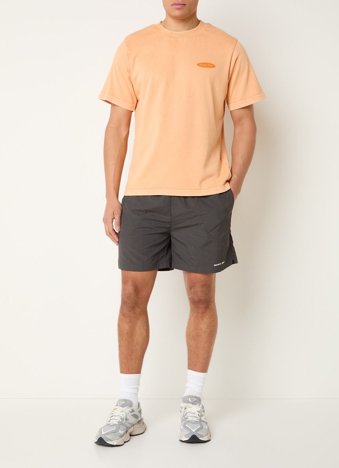 Bram's Fruit F*ck Off T-shirt met logo- en backprint - voorkant 2 orange