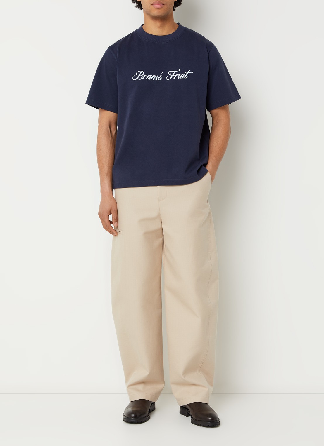 Bram's Fruit Script T-shirt met logo - voorkant 2 donkerblauw