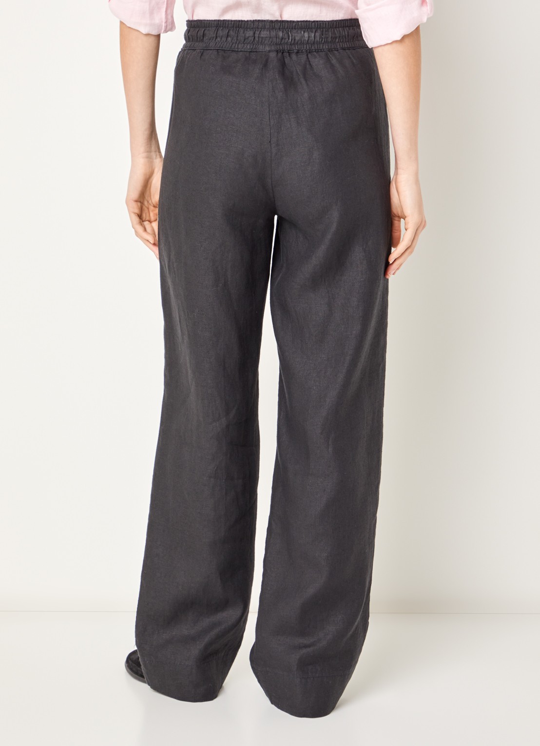 BRAX  Farina loose fit pantalon van linnen met steekzakken - achterkant zwart