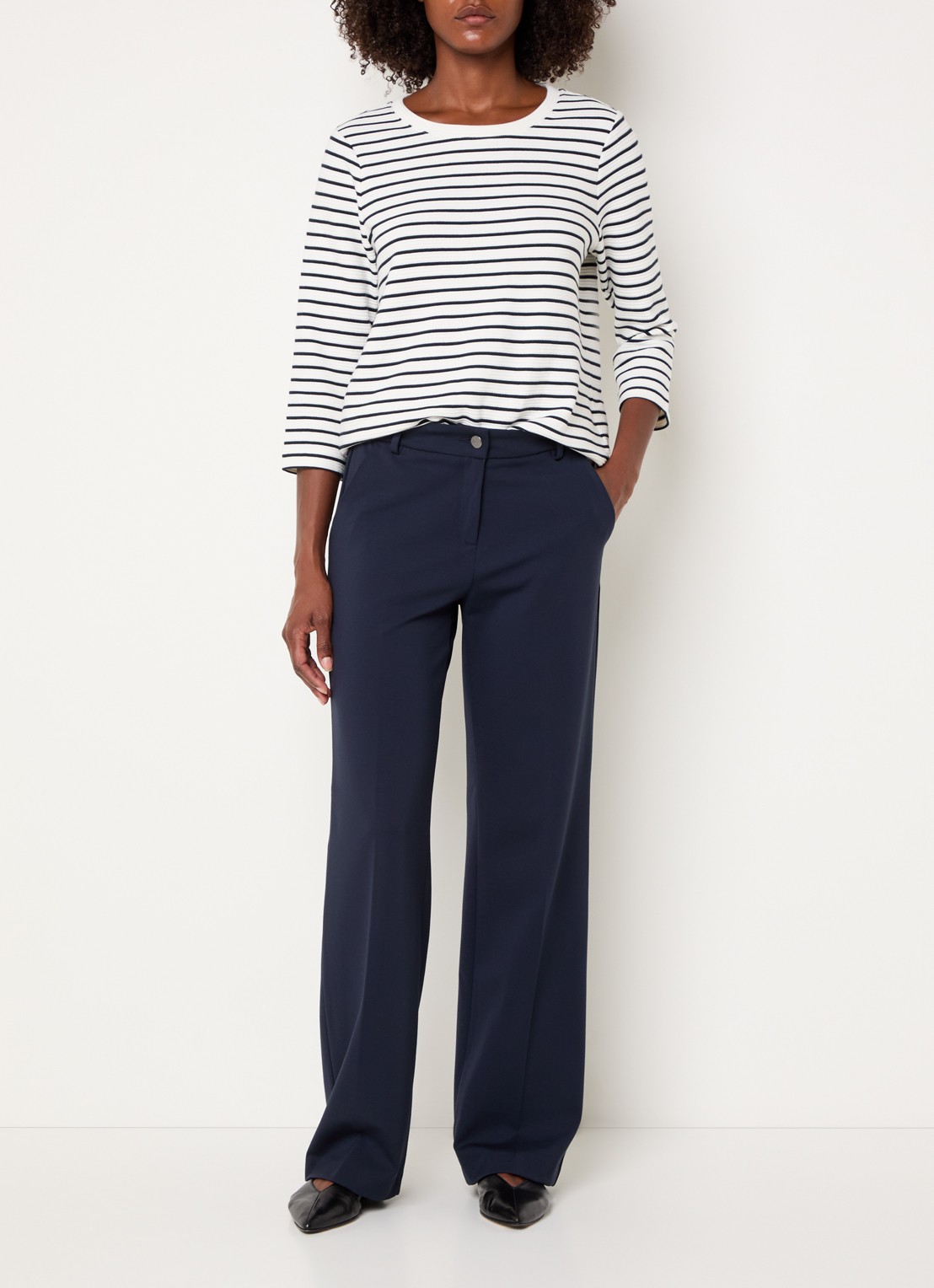 BRAX High waist wide fit pantalon met persplooi - voorkant 3 donkerblauw