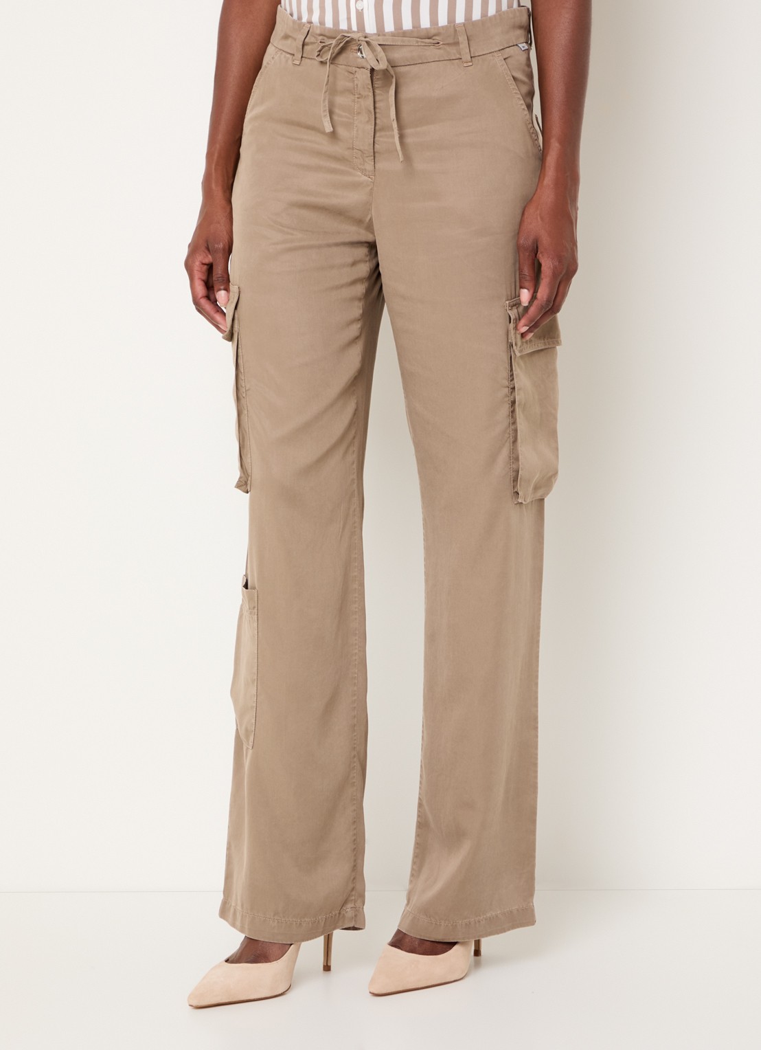 BRAX Maine high waist straight leg cargobroek  met opgestikte zakken  - detail 4 taupe