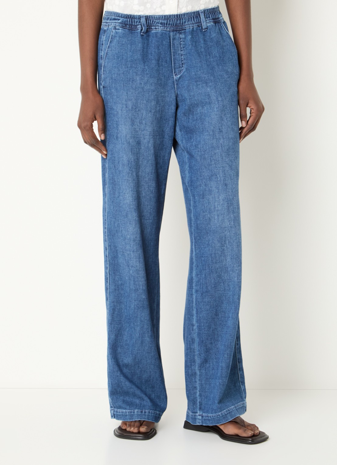 BRAX Maine mid waist loose fit jeans met elastische band - detail 2 indigo