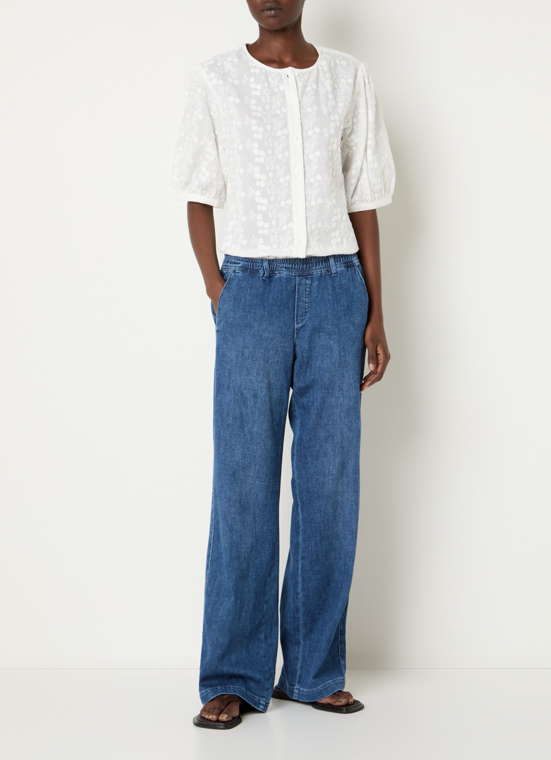 BRAX Maine mid waist loose fit jeans met elastische band - voorkant 4 indigo
