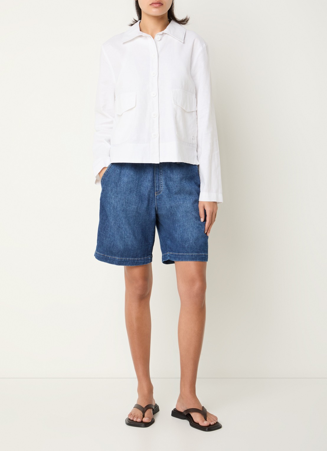 BRAX Maine mid waist wide fit korte broek met steekzakken - voorkant 3 indigo