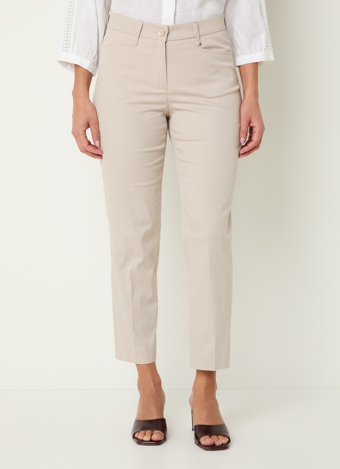 BRAX Mara mid waist cropped slim fit broek met steekzakken - detail 2 beige