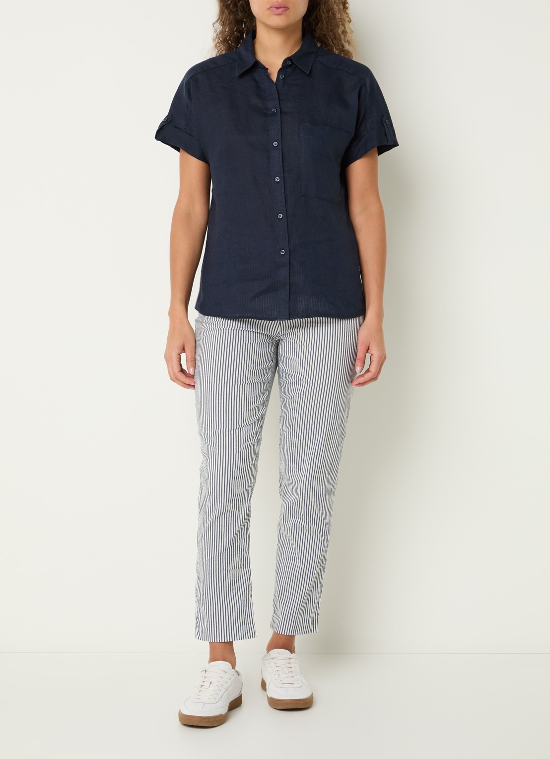 BRAX Mara mid waist cropped slim fit broek met streepprint en steekzakken - voorkant 2 donkerblauw