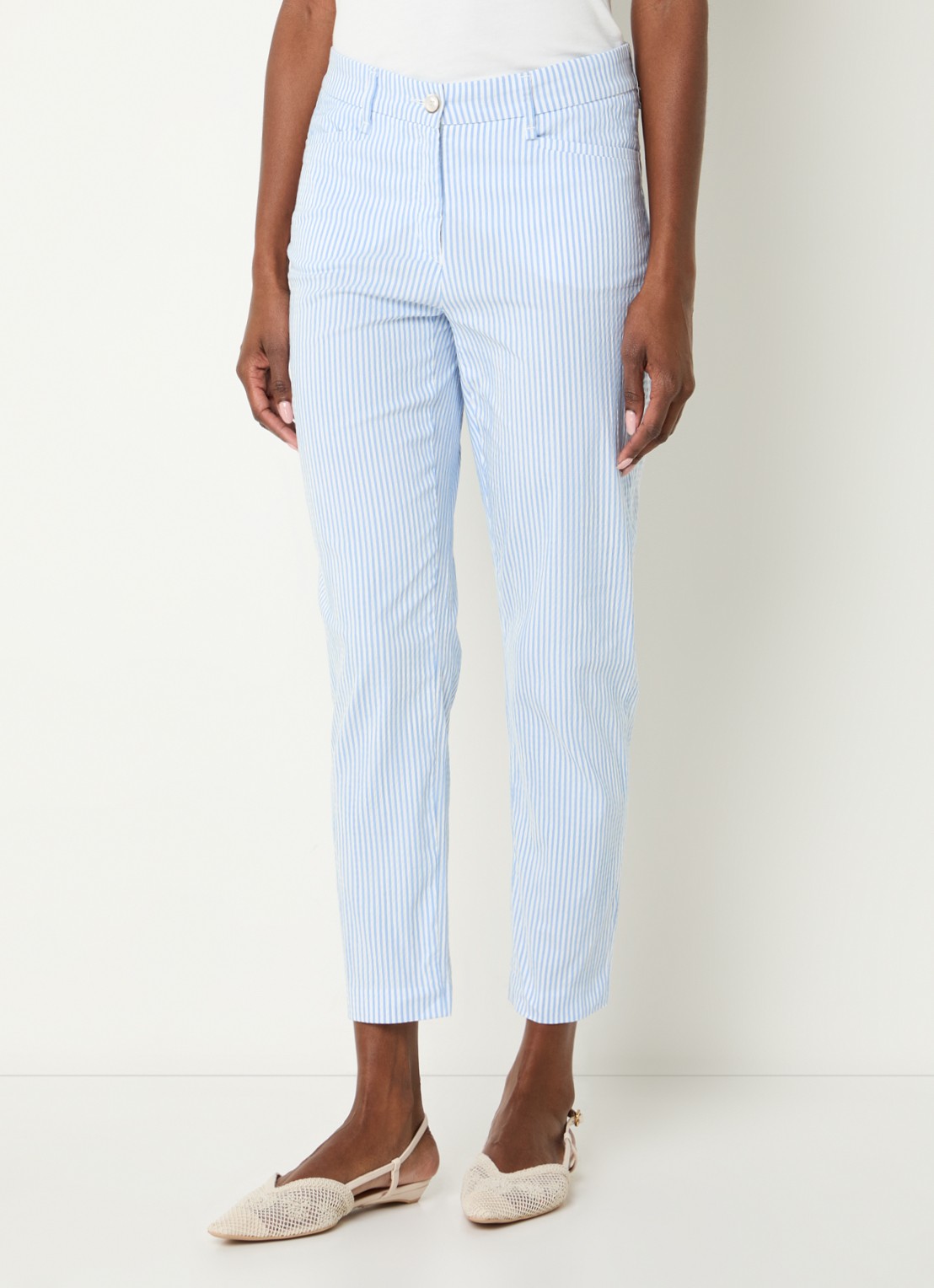 BRAX Mara mid waist cropped slim fit broek met streepprint en steekzakken - detail 4 lichtblauw