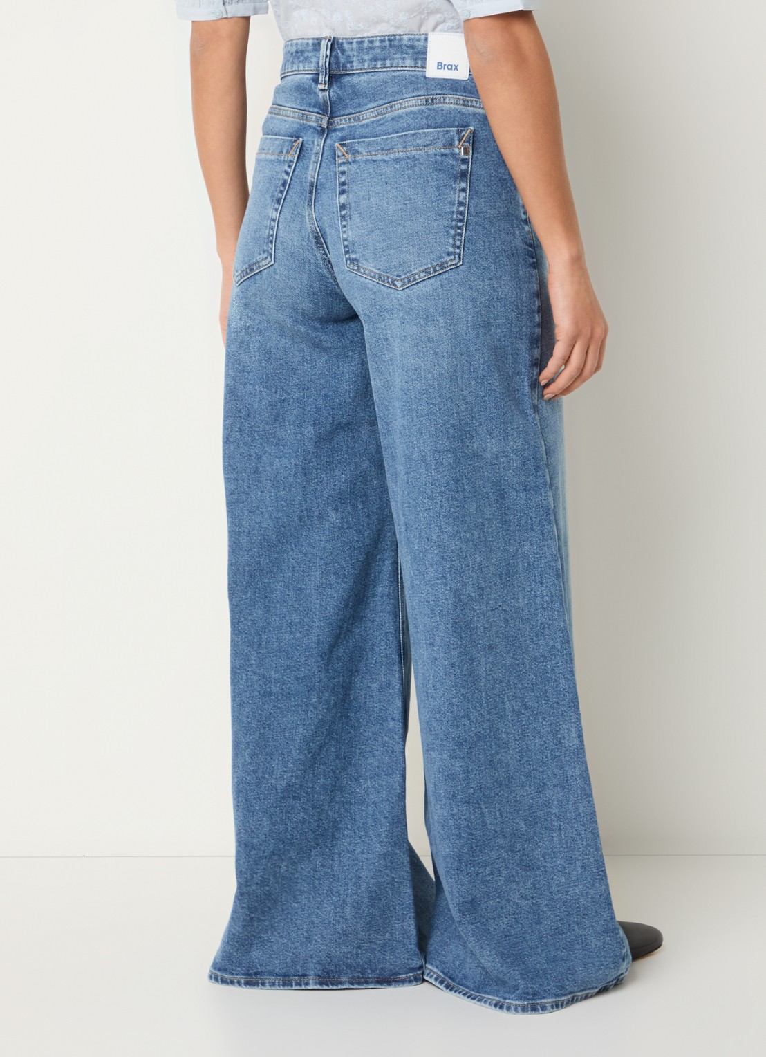 BRAX March high waist wide leg jeans met steekzakken - achterkant indigo