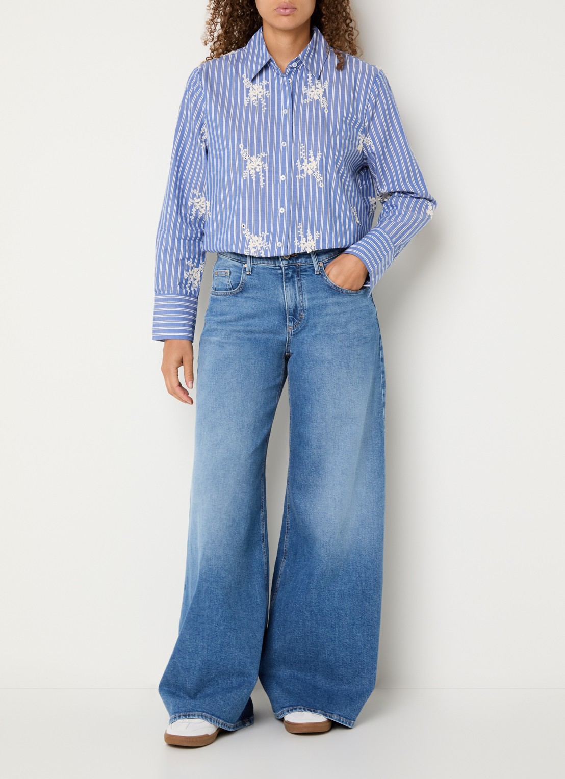 BRAX March high waist wide leg jeans met steekzakken - voorkant 4 blauw