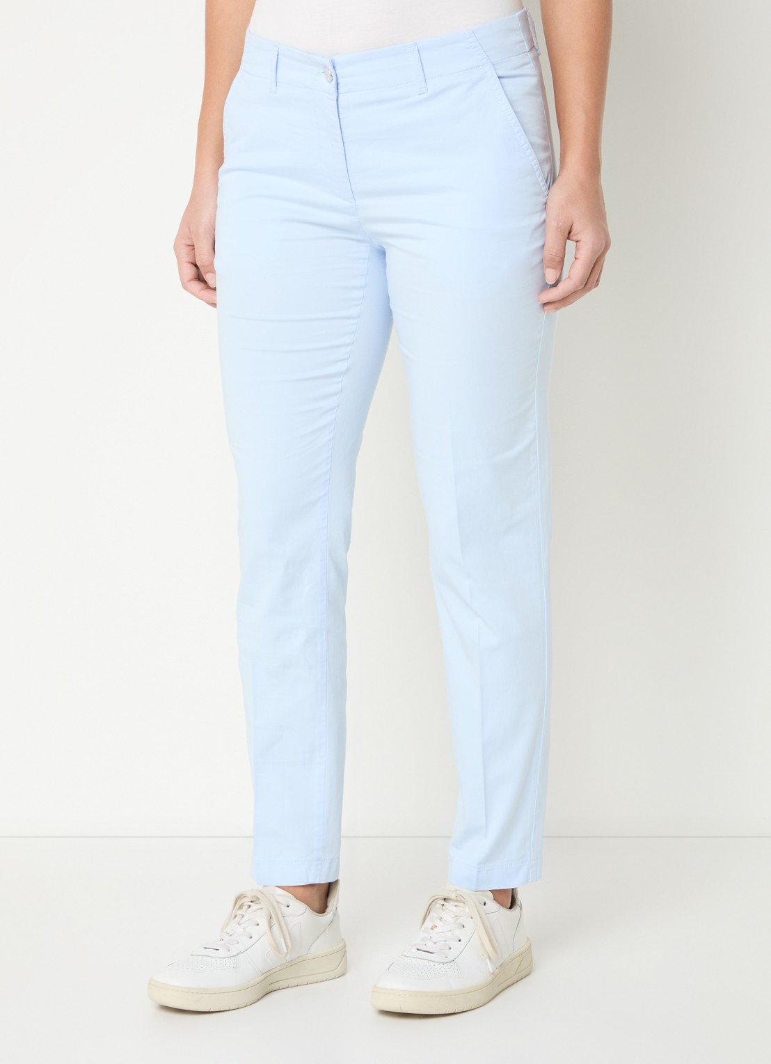 BRAX Maron mid waist cropped tapered fit chino met steekzakken - detail 3 lichtblauw