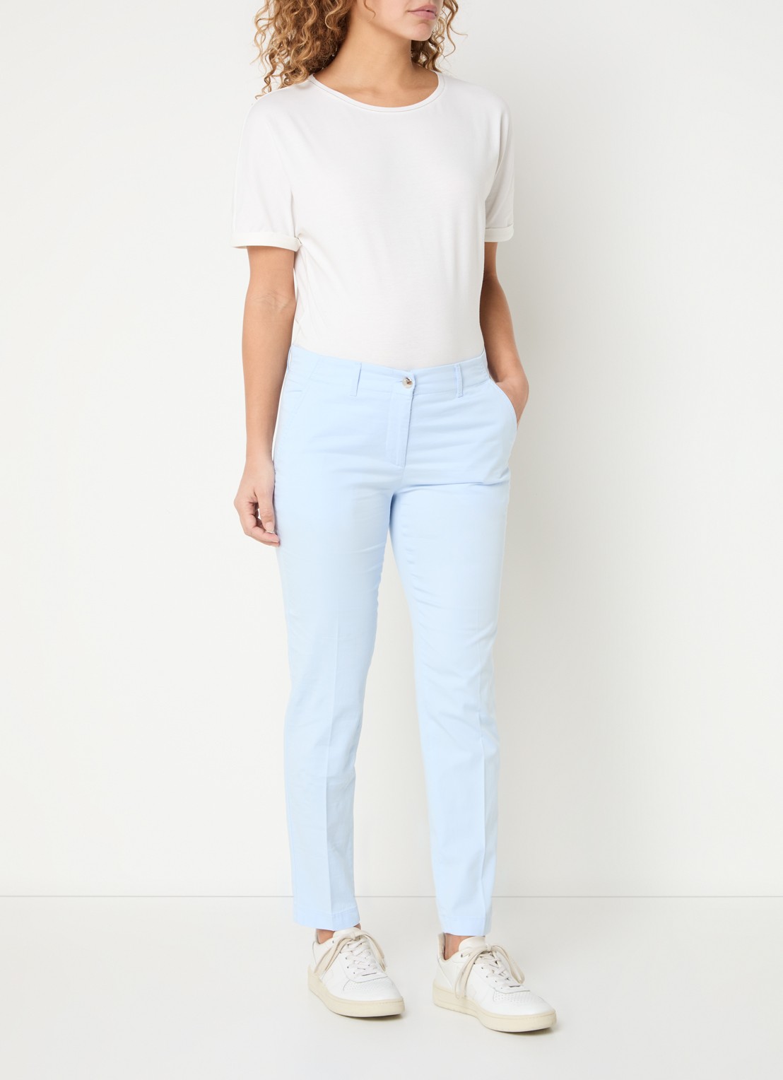BRAX Maron mid waist cropped tapered fit chino met steekzakken - voorkant 2 lichtblauw