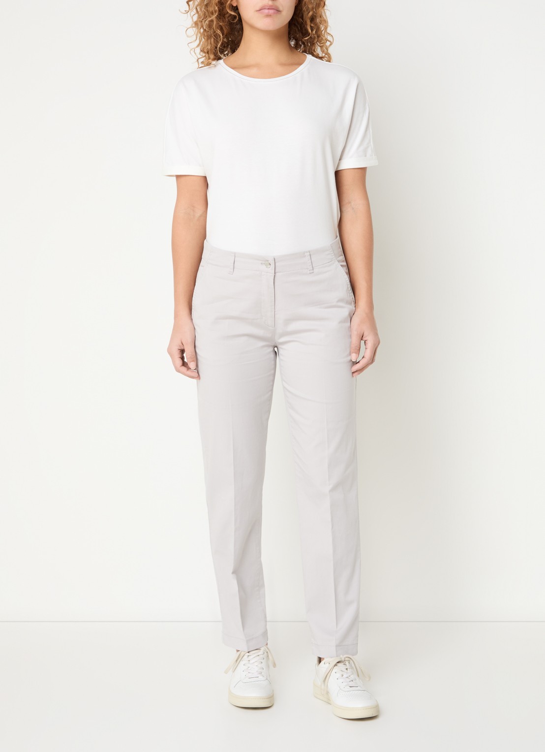 BRAX Maron mid waist cropped tapered fit chino met steekzakken - voorkant 2 lichtgrijs