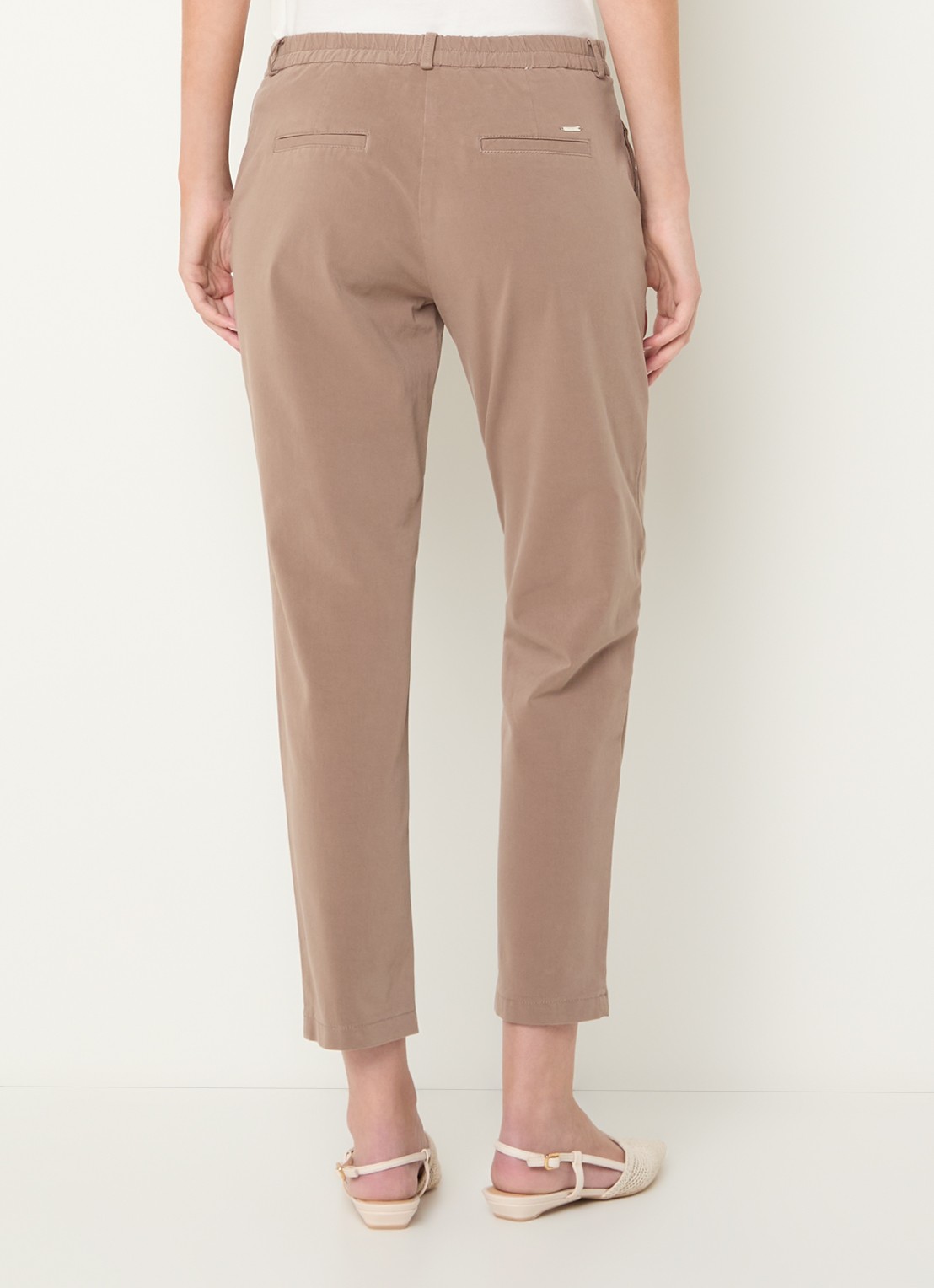 BRAX Maron mid waist slim fit broek met steekzakken - achterkant 2 zand