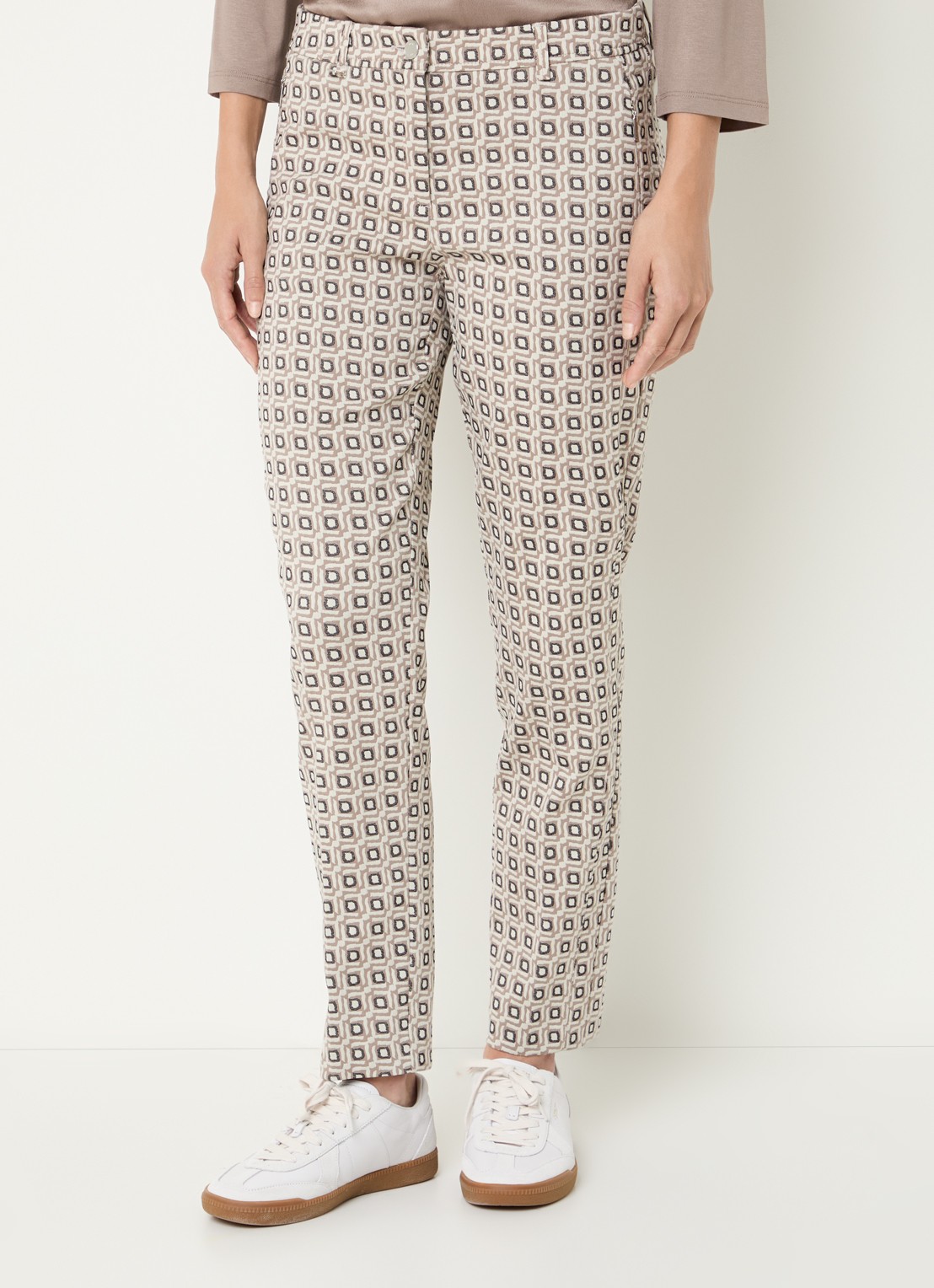 BRAX Maron S low waist straight fit cropped chino met grafische print - detail 4 beige