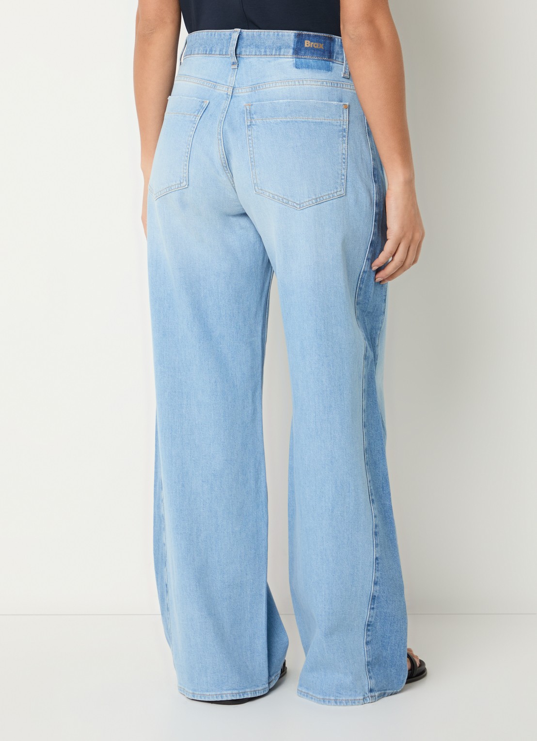 BRAX Morgan high waist wide leg jeans met steekzakken - achterkant lichtblauw