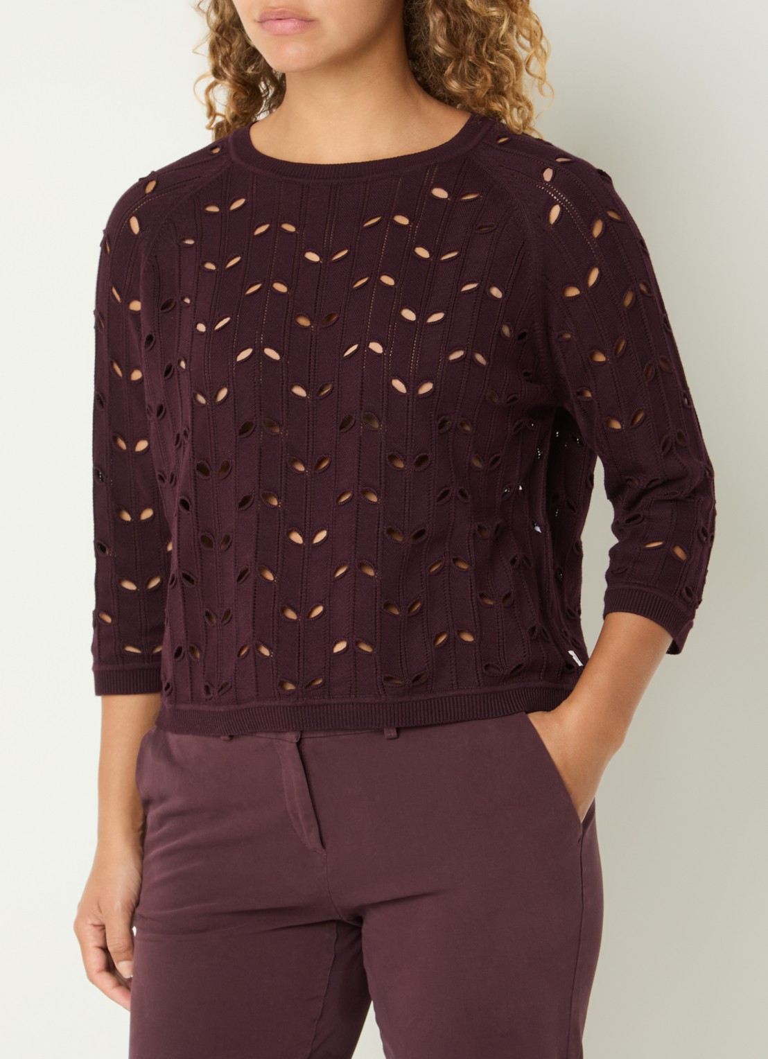 BRAX Nala top met opengewerkt dessin - detail 3 aubergine