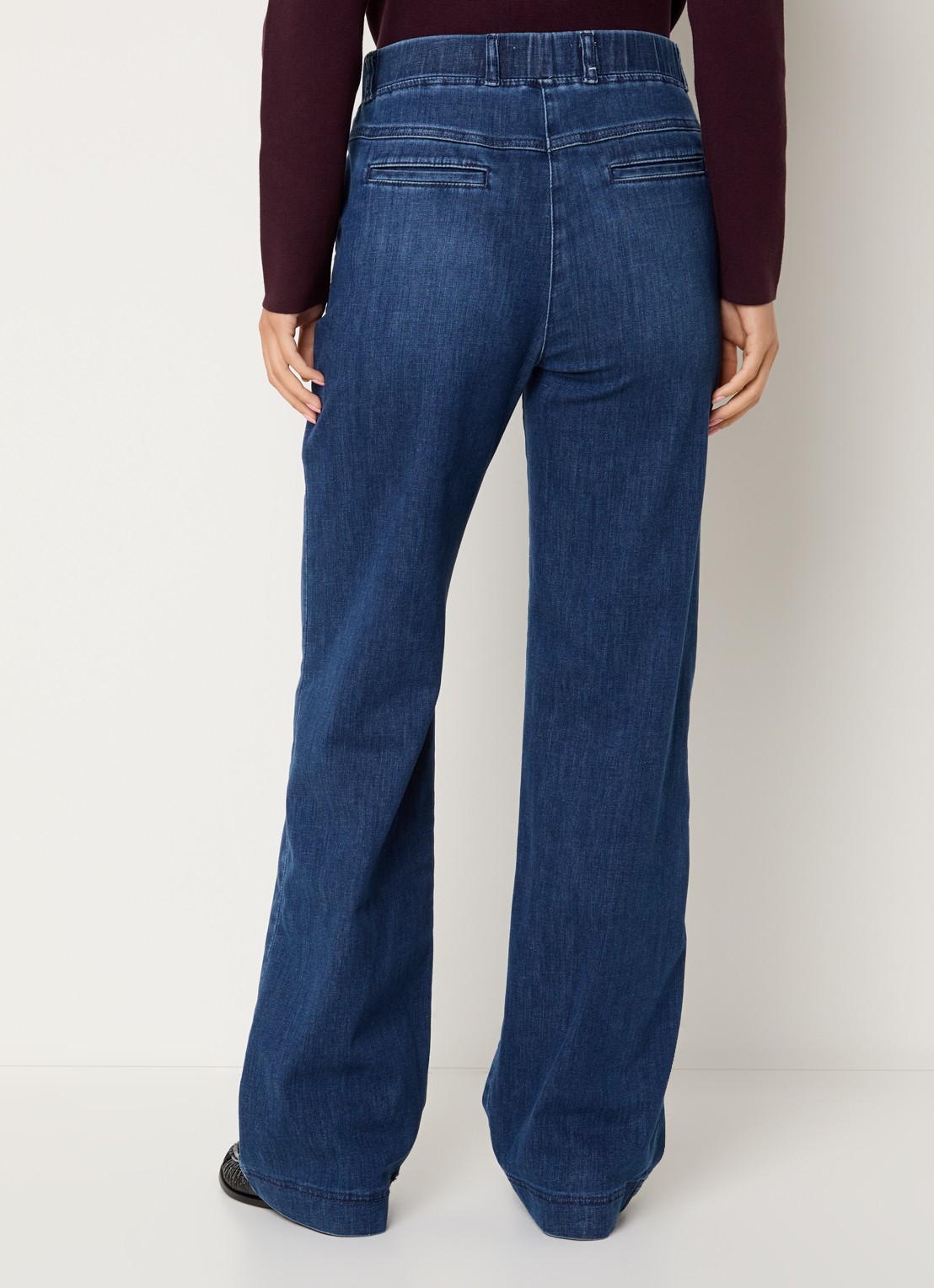 BRAX Pam mid waist loose fit jeans met donkere wassing - achterkant 4 indigo