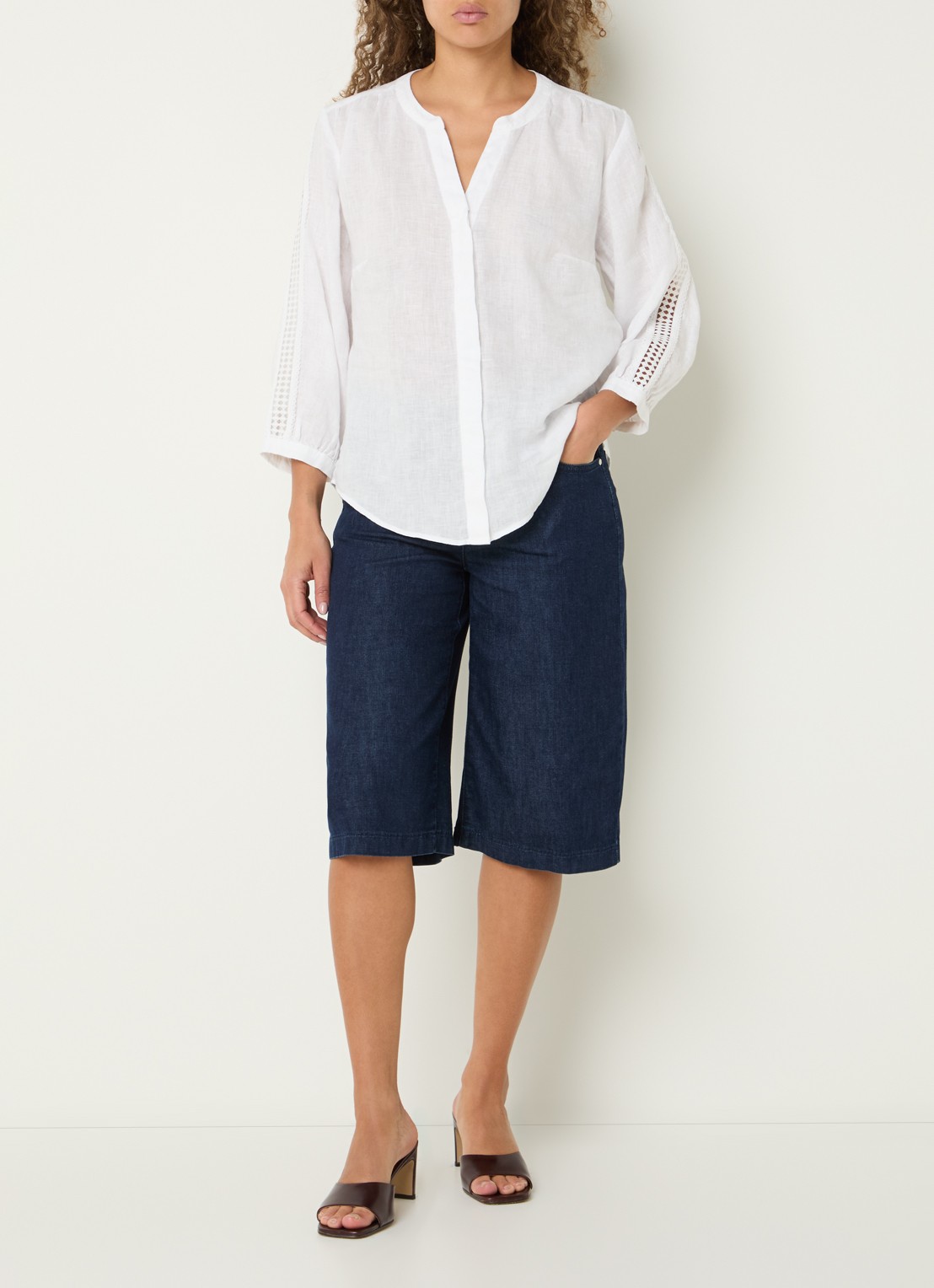 BRAX Velia blouse met V-hals - voorkant 4 wit