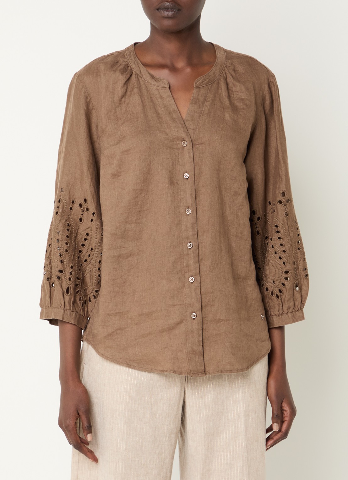 BRAX Velia blouse van linnen met broderie - detail 4 bruin