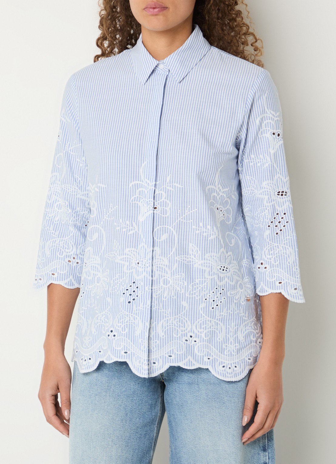 BRAX Vicki blouse met streepprint en broderie - detail kobaltblauw