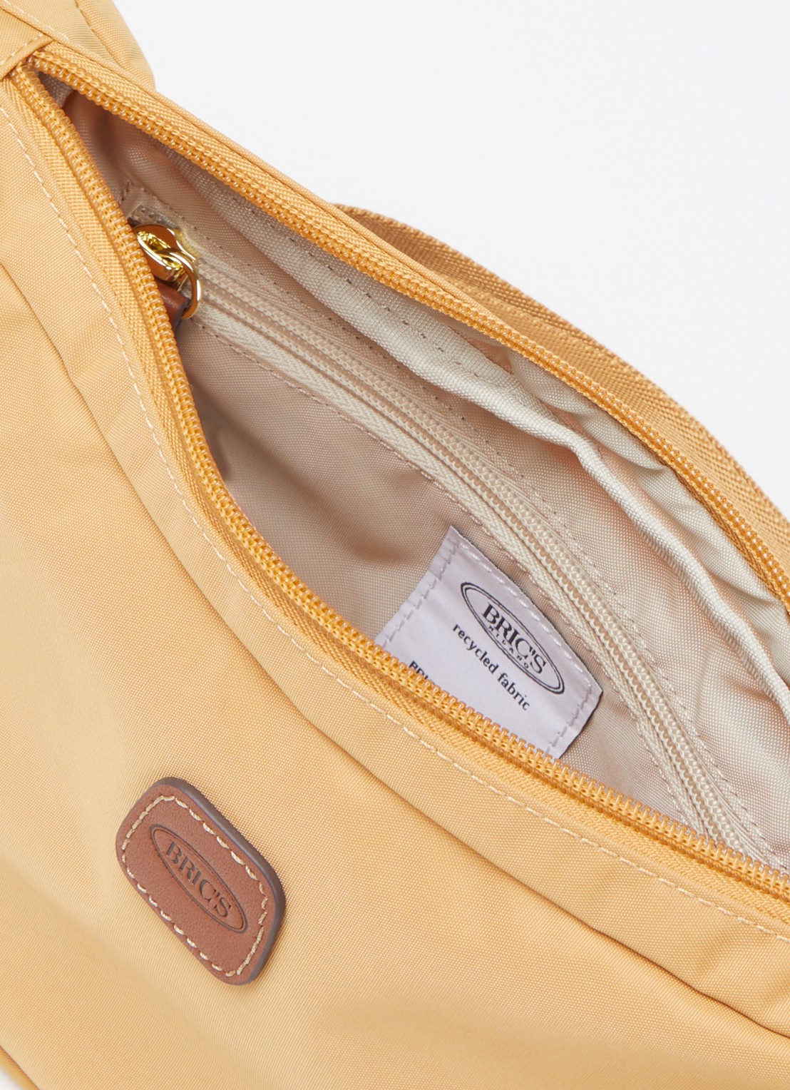 Bric's Halfmoon Small crossbodytas met logo - detail 2 okergeel