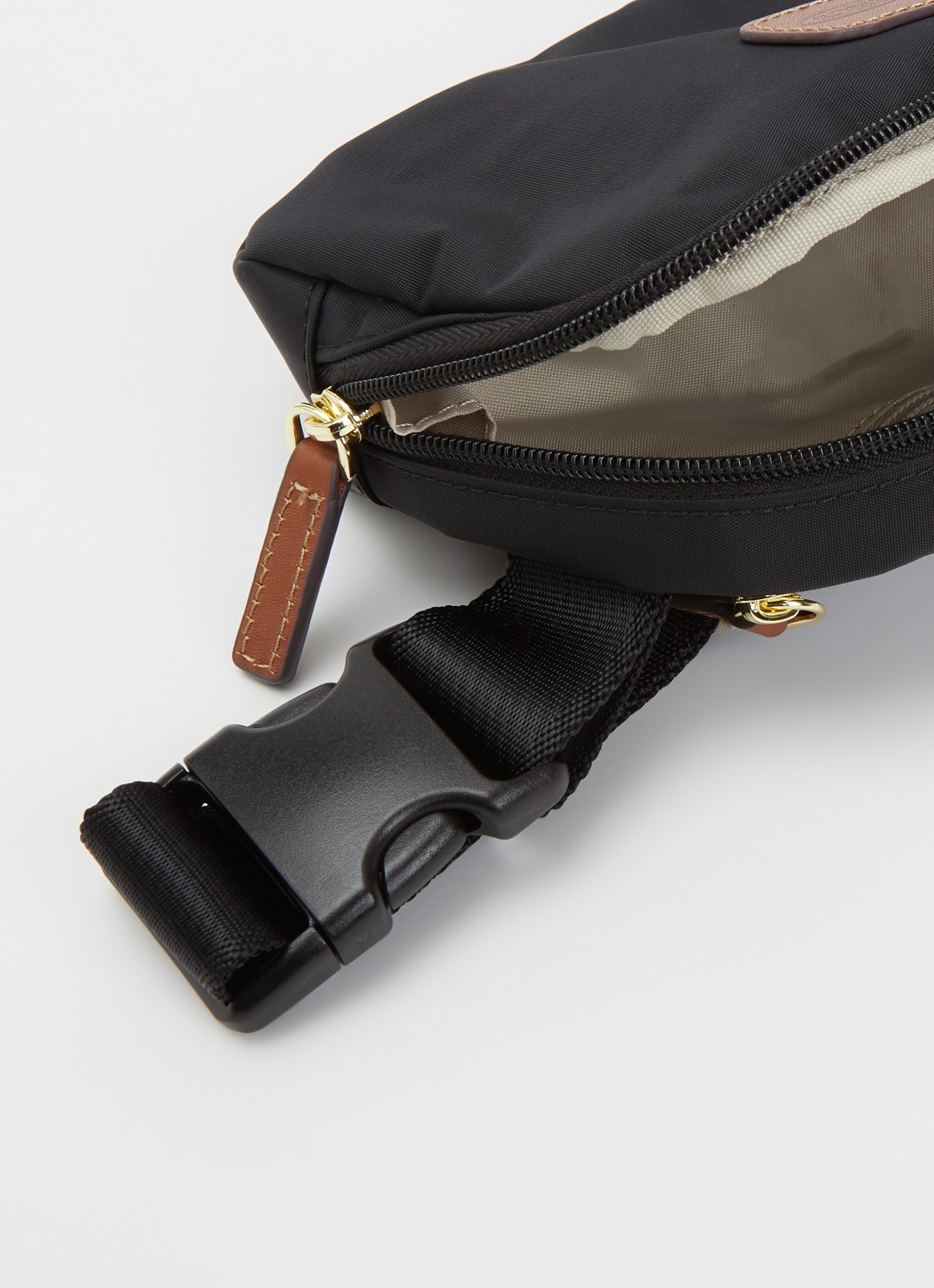 Bric's X-Collection heuptas met logo - detail zwart