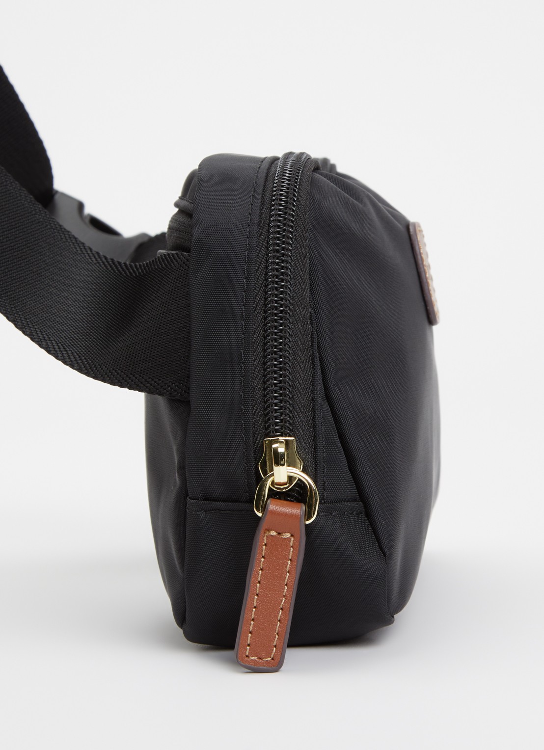 Bric's X-Collection heuptas met logo - detail 2 zwart