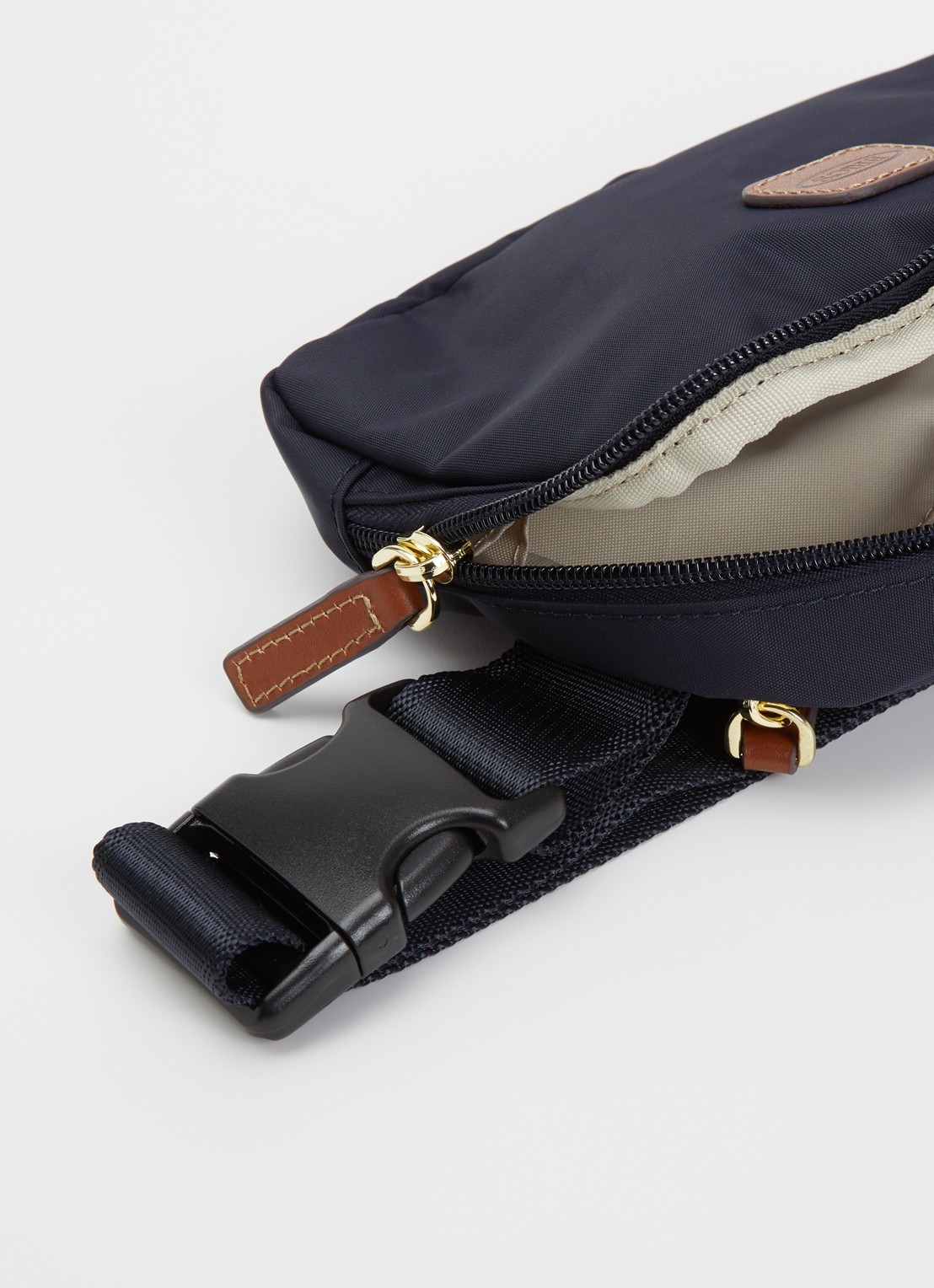 Bric's X-Collection heuptas met logo - detail 3 donkerblauw
