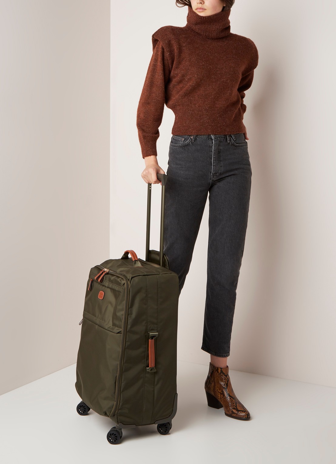 Bric's X-Travel spinner 65 cm - voorkant zwart