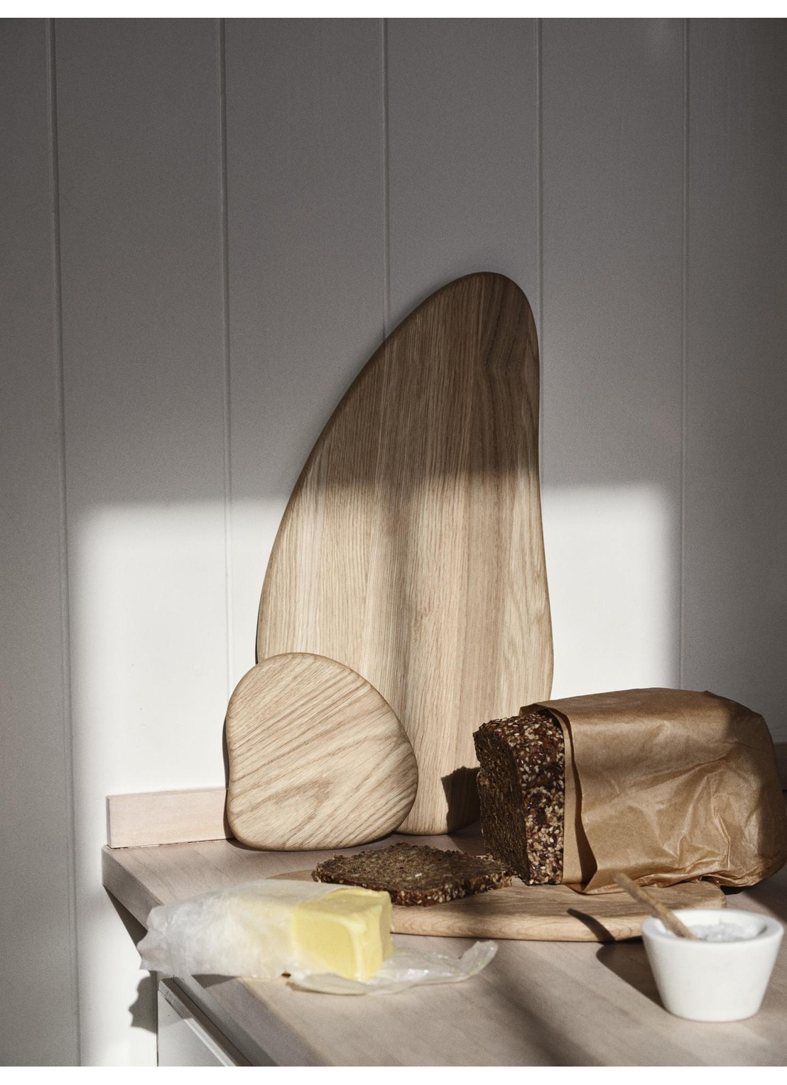 Broste Copenhagen Limfjord snijplank 16,6 x 28 cm - achterkant beige
