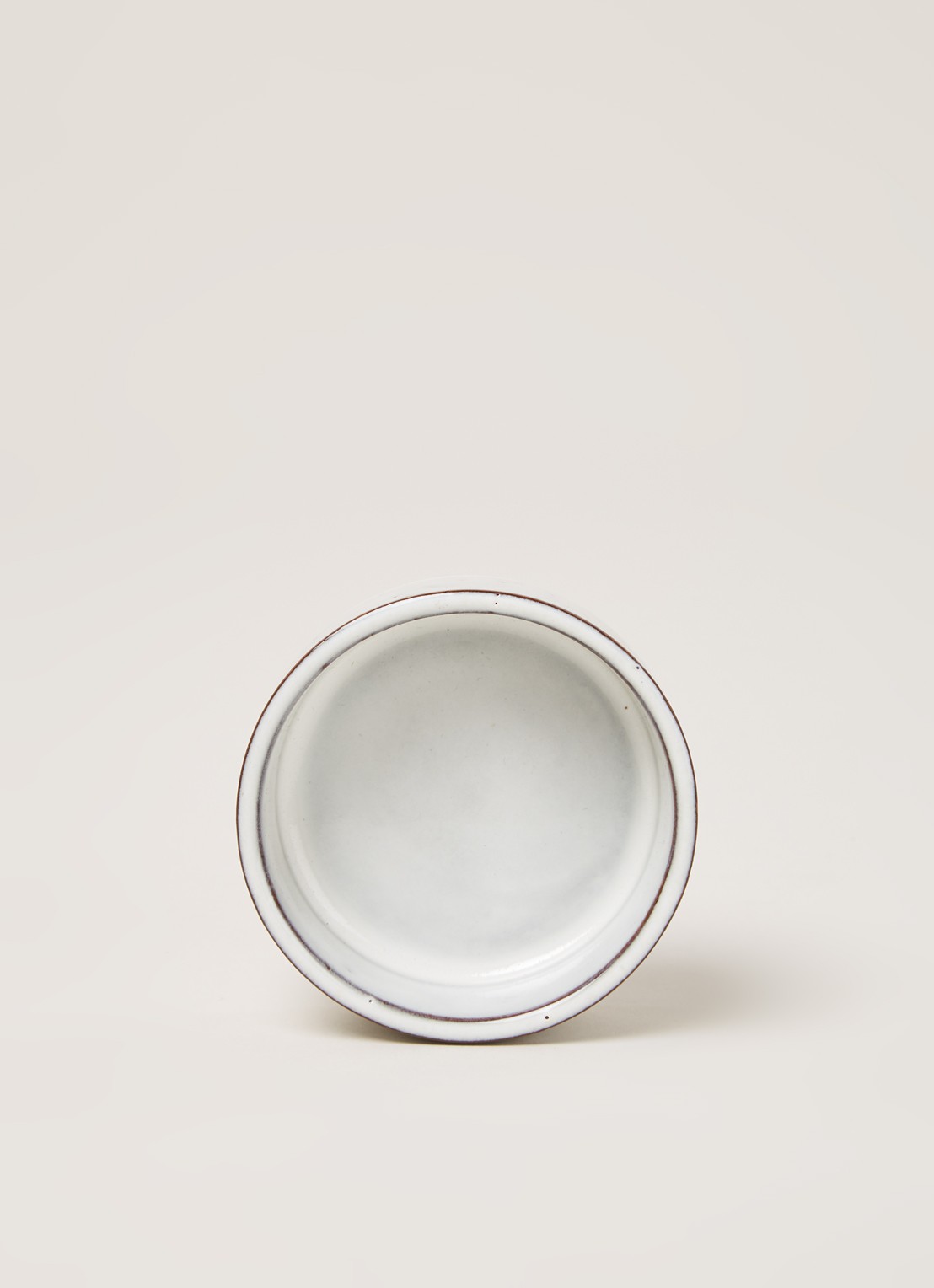 Broste Copenhagen Nordic Sand dipschaal 8 cm - detail 3 lichtgrijs
