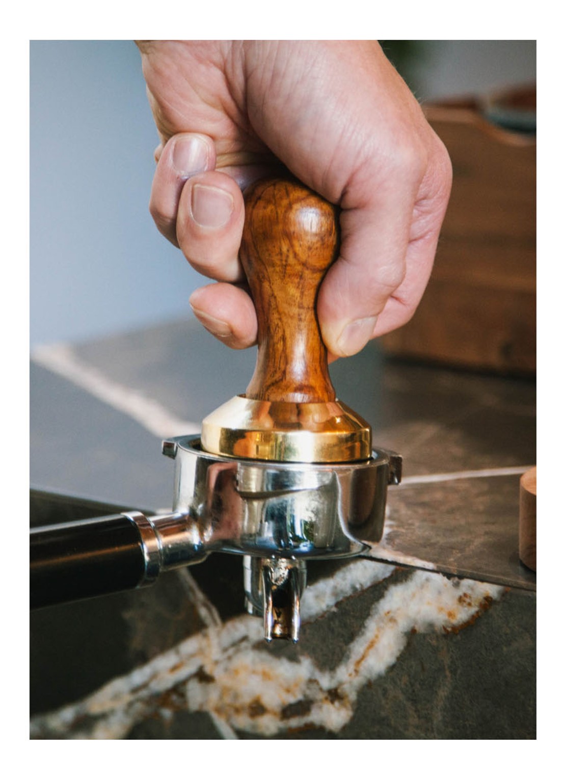 Brût Homeware Espresso tamper met houder - achterkant 3 bruin
