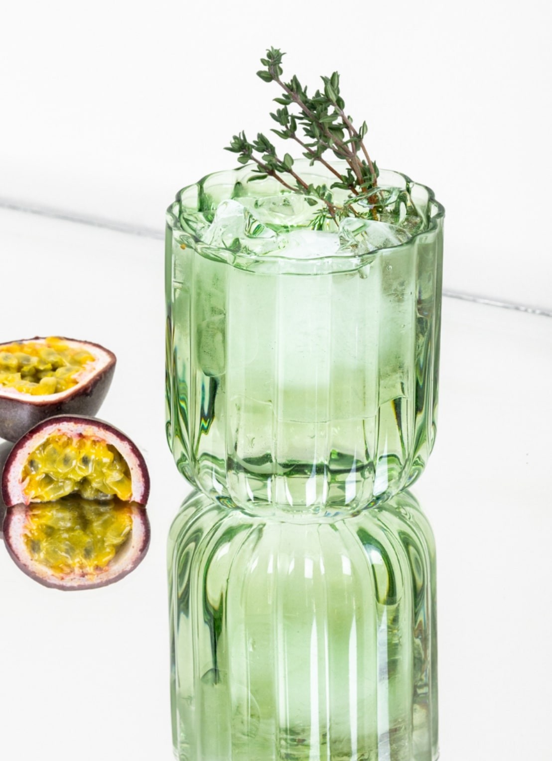 Brût Homeware Gaia drinkglas 35 cl - voorkant 3 groen