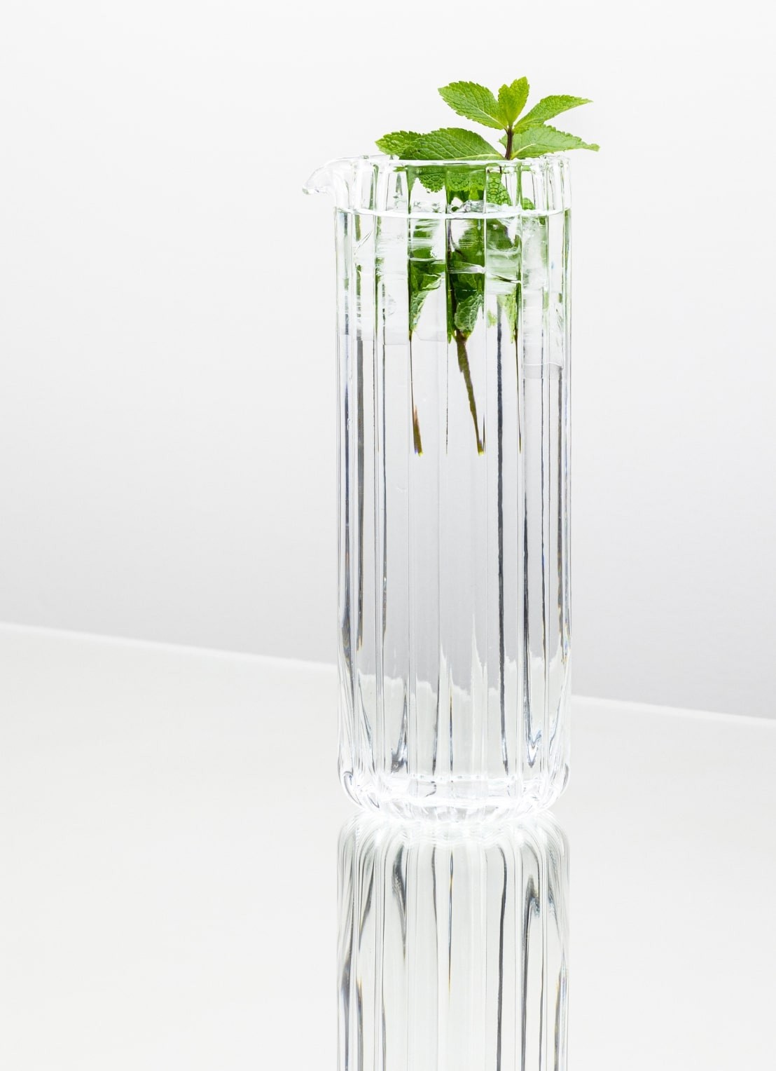 Brût Homeware Gaia waterkaraf 1,2 liter - voorkant 3 transparant