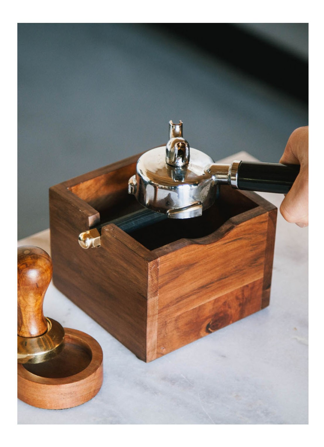 Brût Homeware Koffie uitklopbak 10 x 13 cm - voorkant 2 bruin