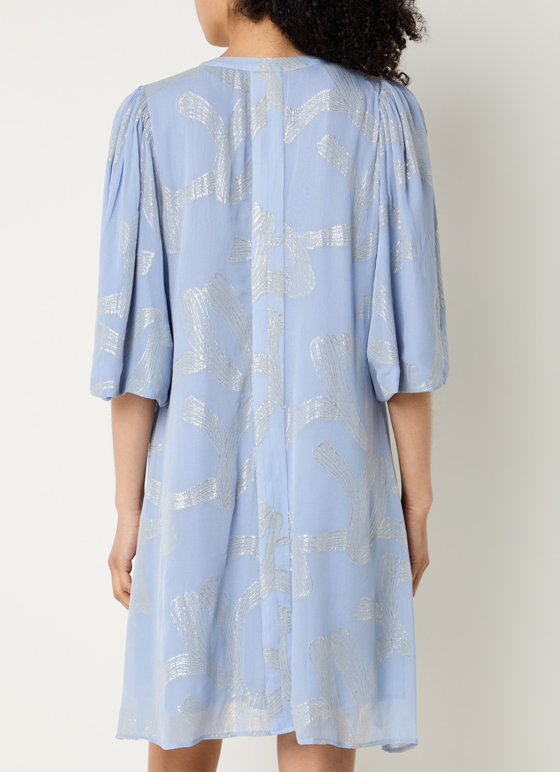 Bruuns Bazaar Amandra mini jurk met V-hals en print - achterkant blauwgrijs
