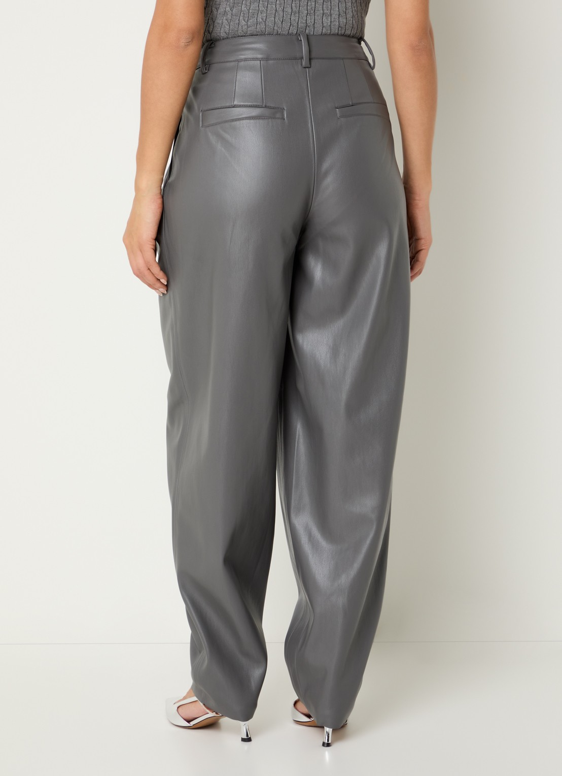 Bruuns Bazaar High waist wide fit broek van imitatieleer - achterkant 4 middengrijs