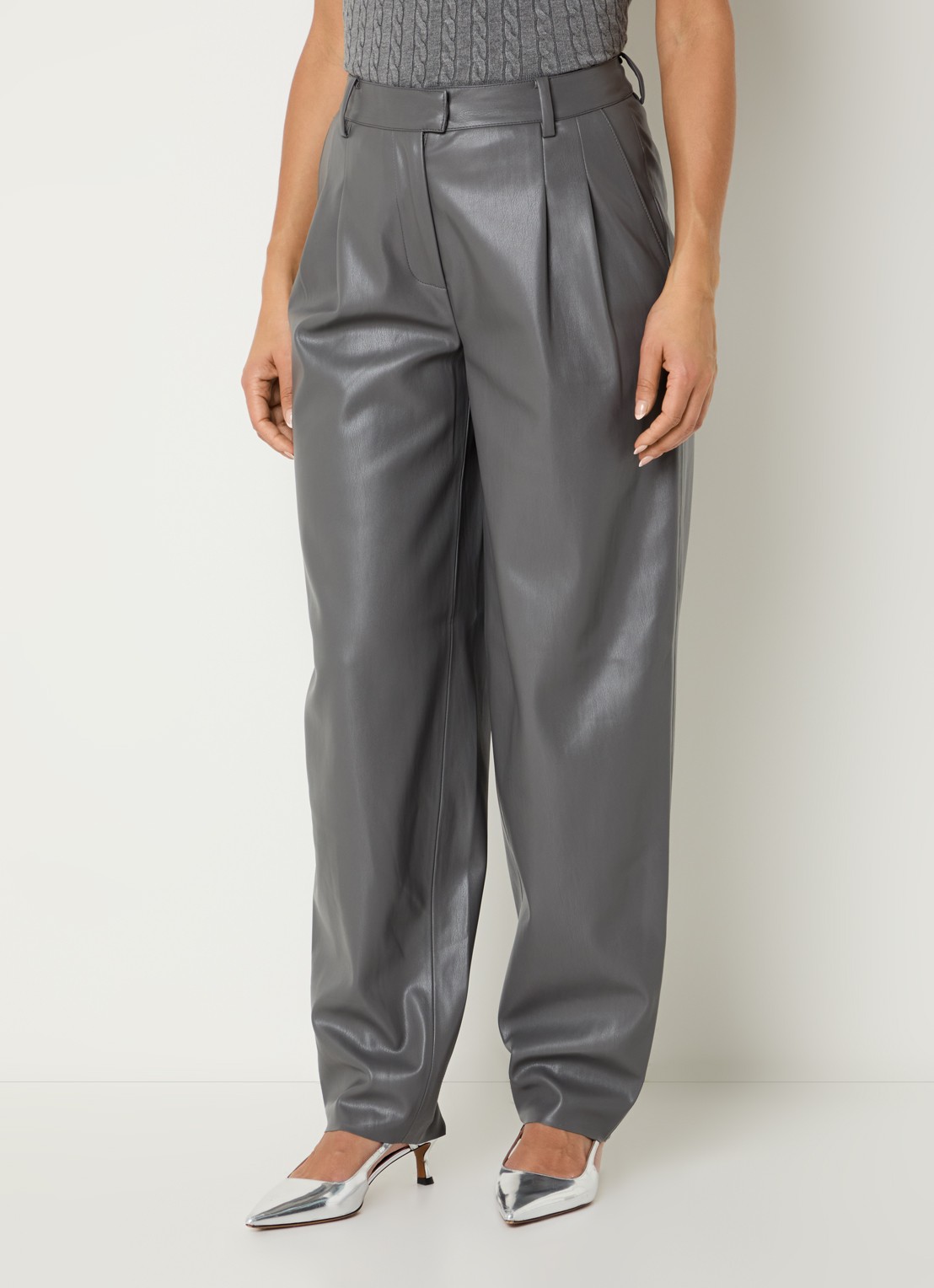 Bruuns Bazaar High waist wide fit broek van imitatieleer - detail middengrijs