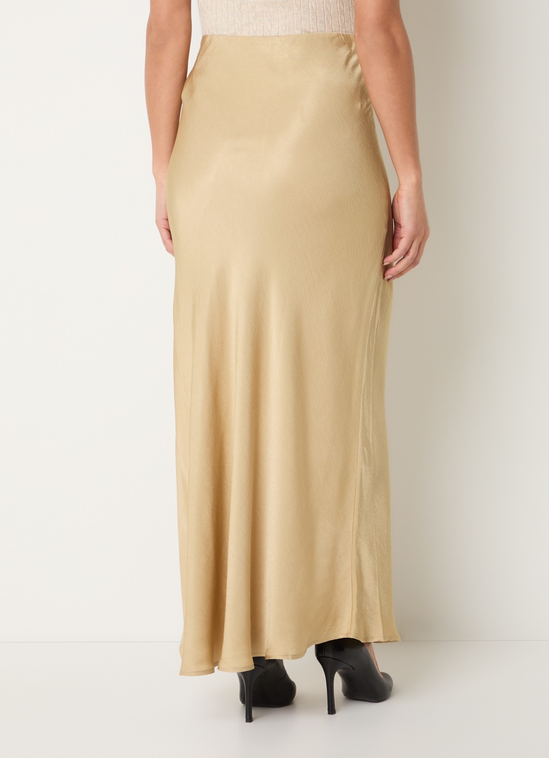 Bruuns Bazaar Joanelle maxi rok van satijn - achterkant 4 beige