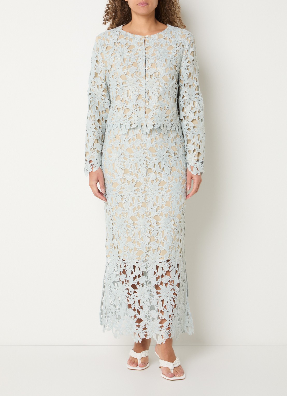 Bruuns Bazaar Joani semi-transparante maxi rok van kant - voorkant 3 lichtblauw
