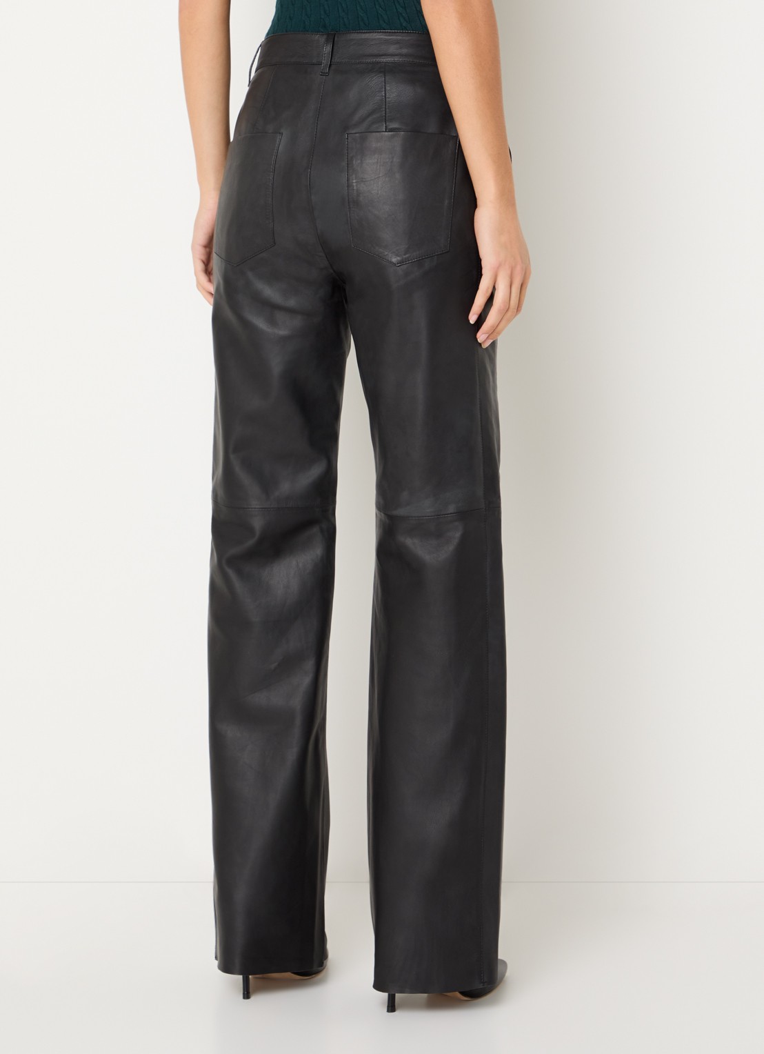 Bruuns Bazaar Liara straight fit broek van imitatieleer - achterkant 4 zwart