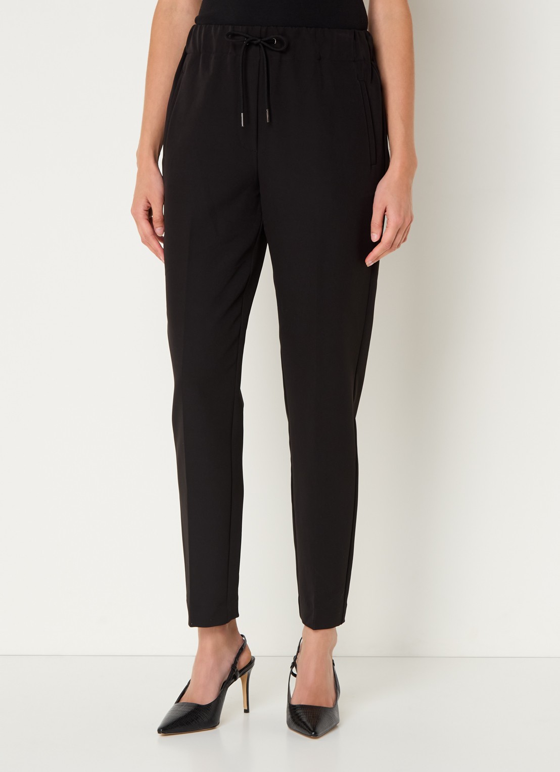 Bruuns Bazaar Liwa high waist tapered fit chino met steekzakken - detail 3 zwart