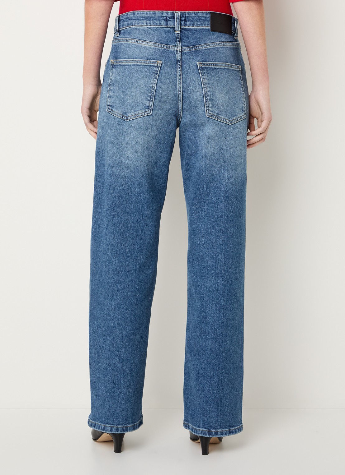 Bruuns Bazaar Lucie high waist loose fit jeans met lichte wassing - achterkant indigo